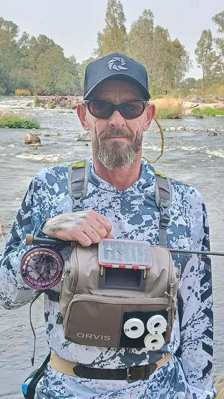Shayne Prinsloo guiding client with Labeobarbus aeneus (Smallmouth Yellowfish) in Parys